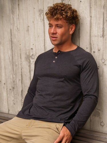 Matt is 6', 180lbs and wears a size M #