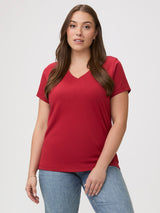 Laurel is 5'7" and wears a size M # Woman wearing a chili red t-shirt and blue jeans | great v-neck tees for everyday 