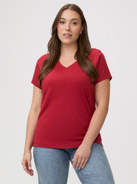 Laurel is 5'7" and wears a size M # Woman wearing a chili red t-shirt and blue jeans | great v-neck tees for everyday 