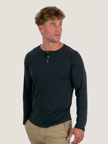 Matt is 6', 180lbs and wears a size M #