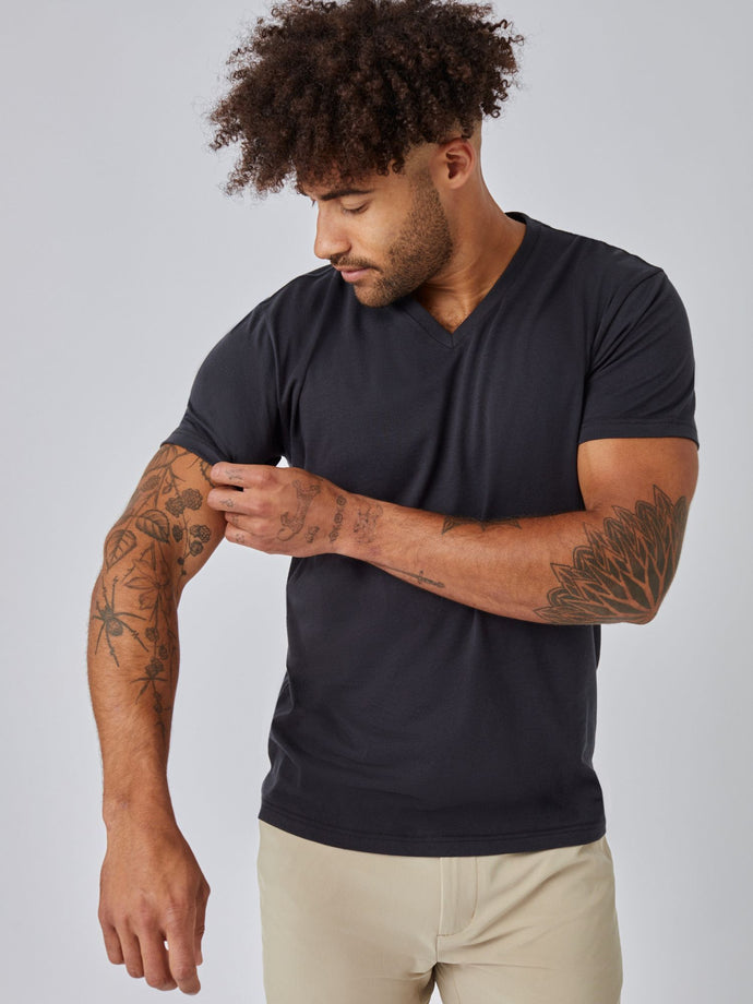 Joe is 6', 180LBS and wears a size L # V-Neck Tee in Anchor Black | Fresh Clean Threads